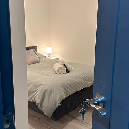 Modern 2 Bed Near Turf Moor Football Stadium, Parks, Canal And Lake Бёрнли Экстерьер фото