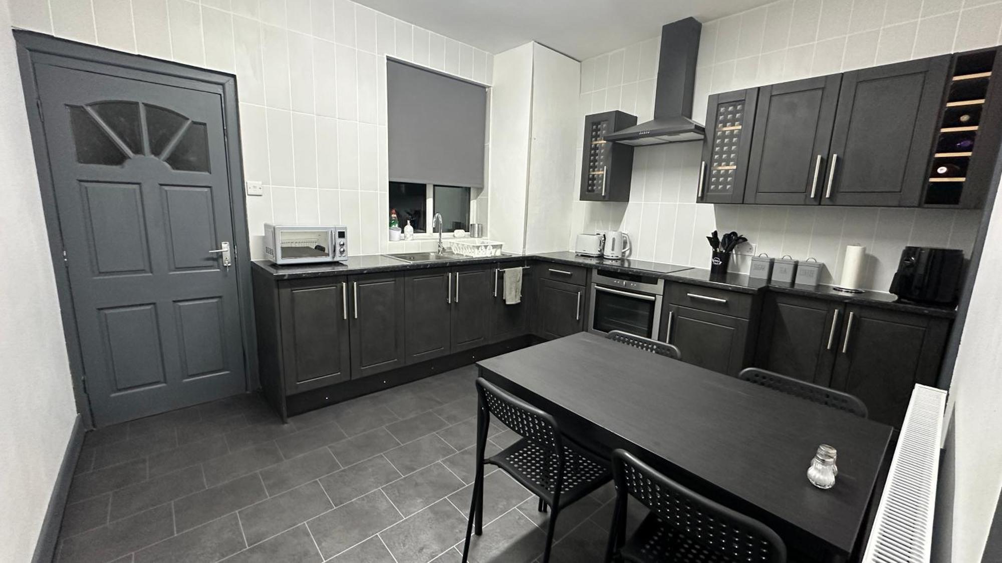 Modern 2 Bed Near Turf Moor Football Stadium, Parks, Canal And Lake Бёрнли Экстерьер фото