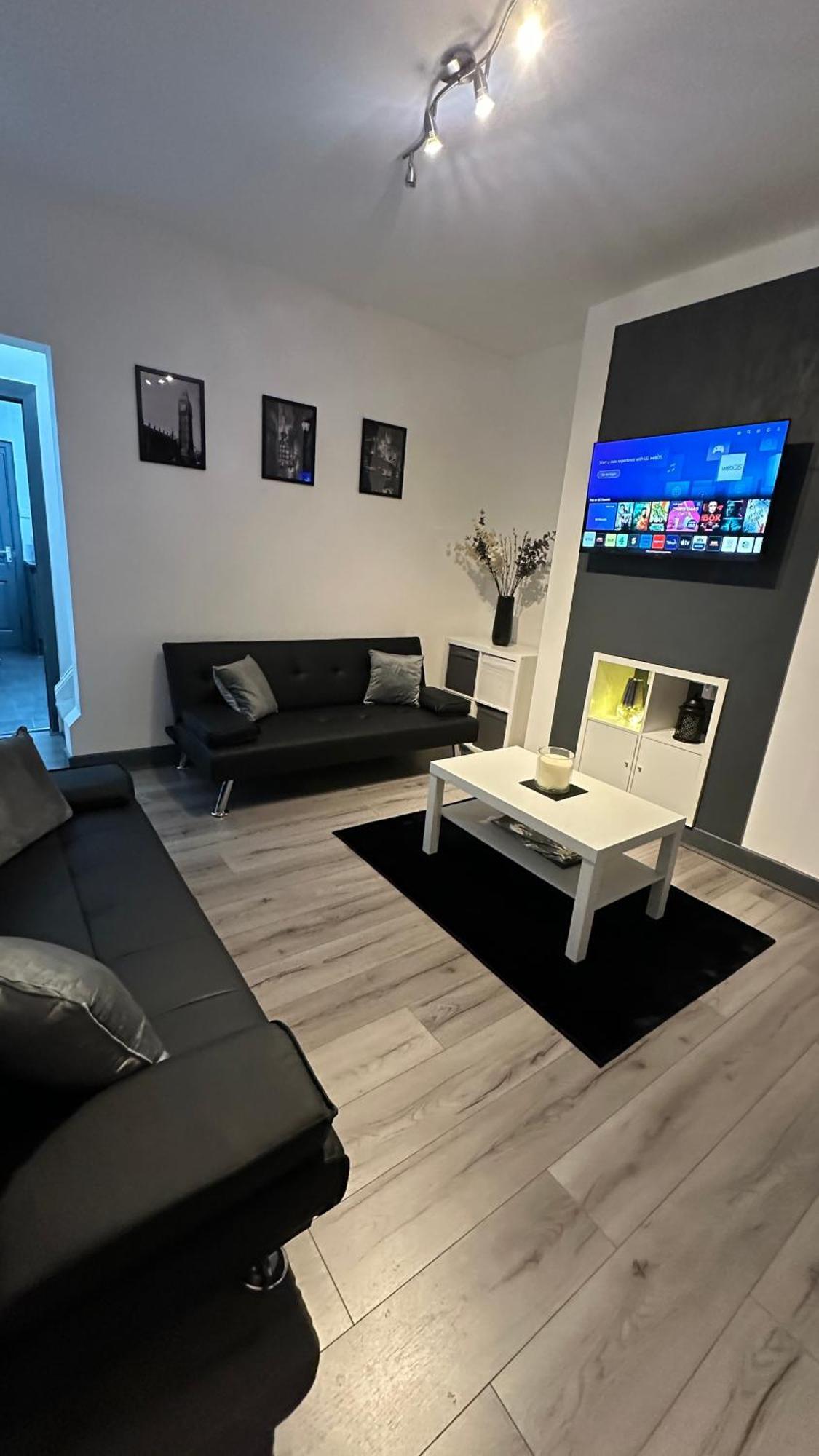 Modern 2 Bed Near Turf Moor Football Stadium, Parks, Canal And Lake Бёрнли Экстерьер фото