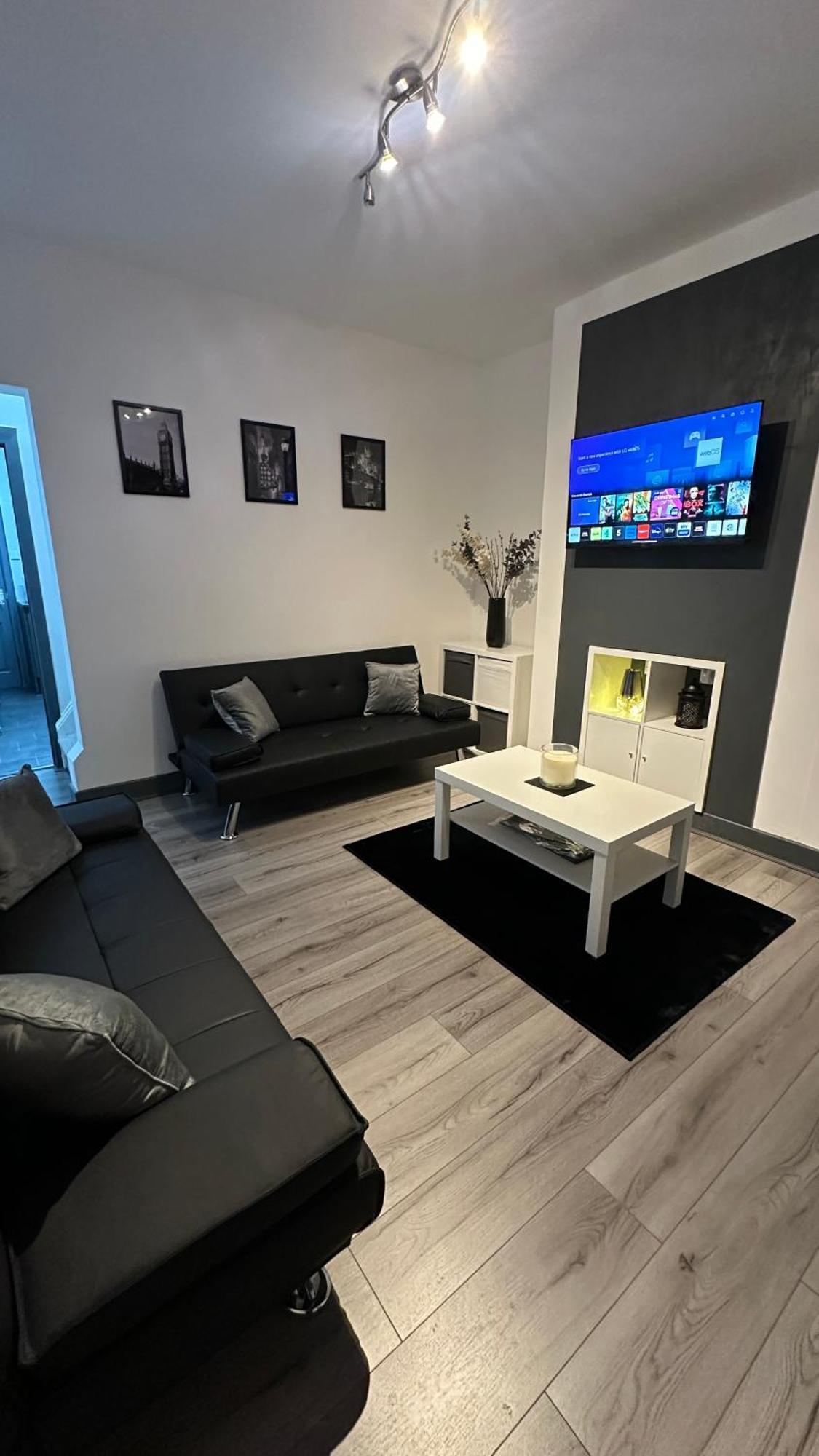 Modern 2 Bed Near Turf Moor Football Stadium, Parks, Canal And Lake Бёрнли Экстерьер фото