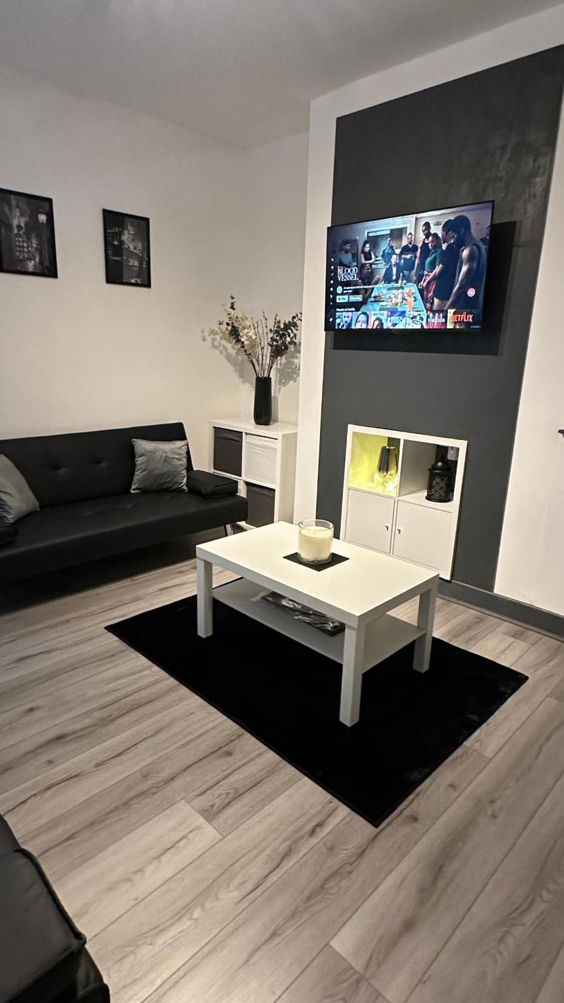 Modern 2 Bed Near Turf Moor Football Stadium, Parks, Canal And Lake Бёрнли Экстерьер фото